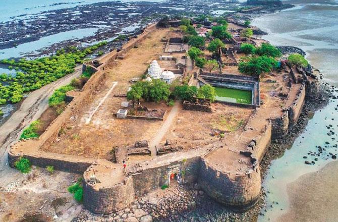 A photo taken from above Kolaba Fort. Photo: INN.