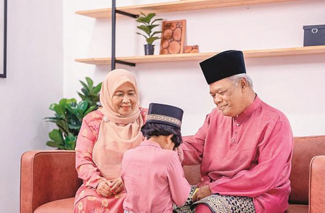 Whether the words of blessing are for adults or children or for success, sincerity is also essential. Photo: INN