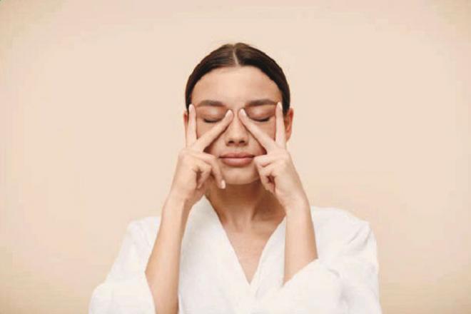Facial massage should always be done with relaxed and soft hands. Photo: INN