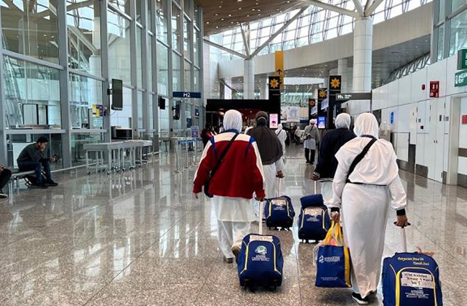 Pilgrims leaving for Hajj. Photo: PTI