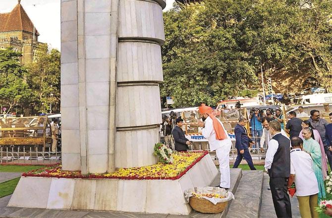 Chief Minister Eknath Shinde paying homage to the martyrs. (PTI)