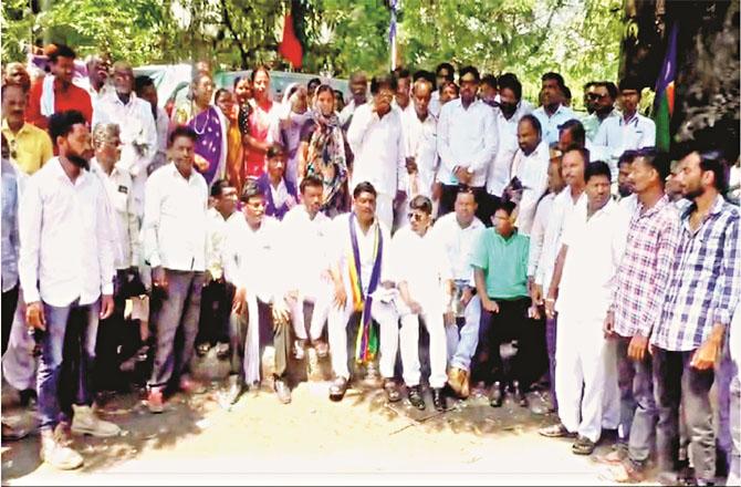 Lok Sabha candidate of Vinchat Bahujan Aghadi and party workers staged dharna. Photo: INN