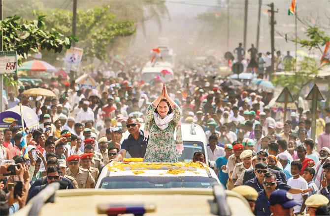 Before addressing a rally in Assam, Priyanka Gandhi made a road appearance