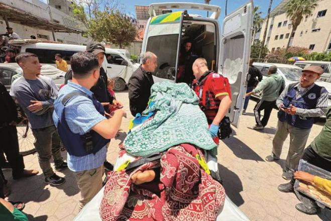 Along with ordinary citizens, injured people are also being evacuated from Rafah. Photo: INN
