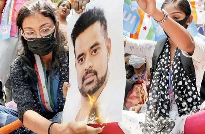 Women burning photo of Prajwal Reona. Photo: INN