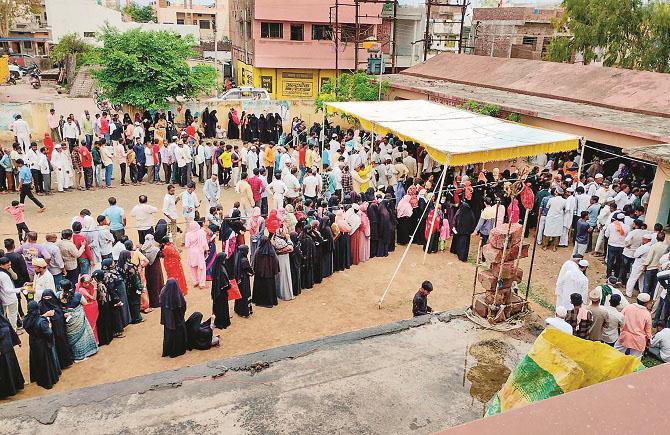After three phases of polling, Prime Minister Modi and his team are scared. Photo: INN
