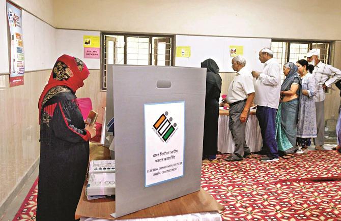 Polling will be held in 11 parliamentary constituencies of Maharashtra for the third phase of Mangal Kolok Sabha elections. Photo: INN