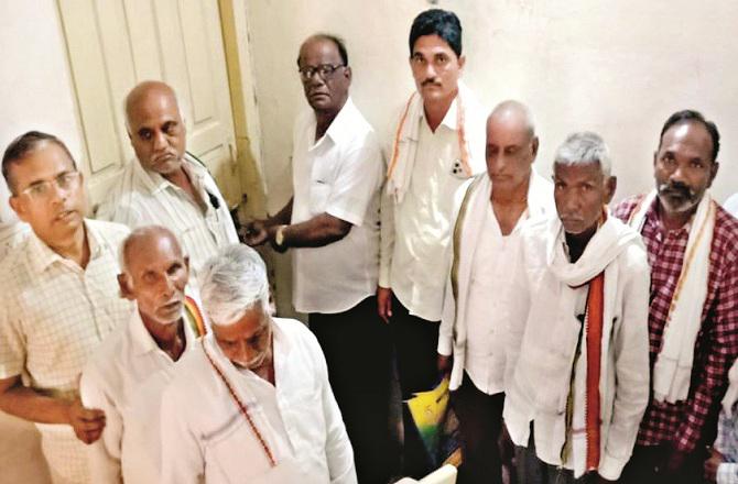 Kisan locking the office while the officers are inside. Photo: Agency