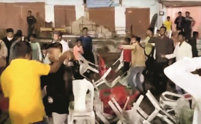 Protesters throwing chairs. Photo: INN