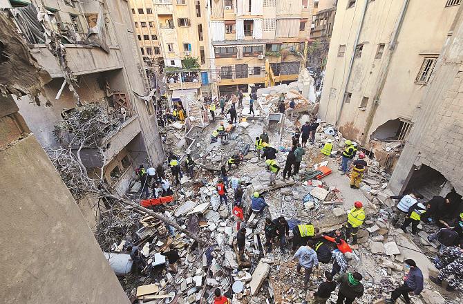 The condition of a residential building can be seen after the Israeli attack on Beirut. Photo: Agency