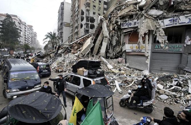 Lebanese citizens return to their homes after the peace agreement between Israel and Lebanon. Photo: PTI