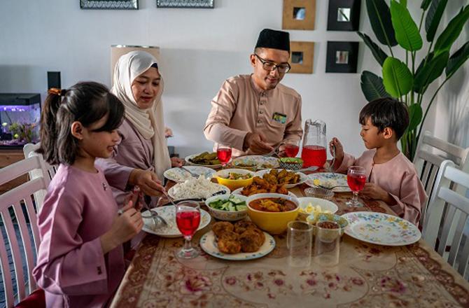 Dining tables are now common in Muslim society as well. Photo: INN.
