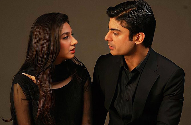 فواد خان کا شمار پاکستان کے سب سے زیادہ معاوضہ لینے والے اداکاروں میں ہوتا ہے۔ متعدد رپورٹس کے مطابق وہ ٹی وی سیریلوں کے ایک ایپی سوڈ کیلئے ۱۵؍ سے ۲۰؍ لاکھ روپے جبکہ فلموں کیلئے ۲؍ کروڑ روپے سے زائد فیس لیتے ہیں۔