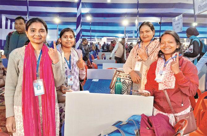 Election staff of Jharkhand participated in the voting process through ballot post before going to their respective booths.