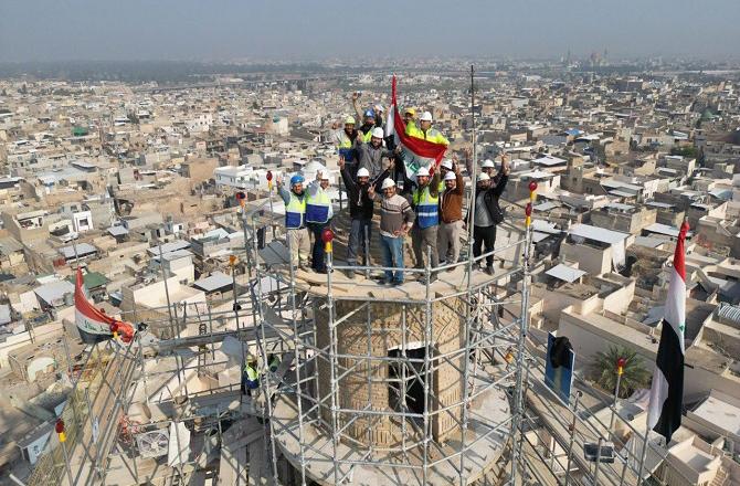 Workers can be seen during the reconstruction of Mosul Minaret. photo: X.