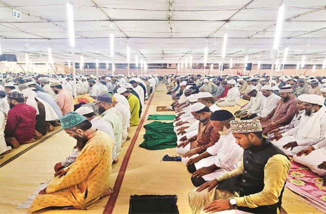 People in the congregation praying