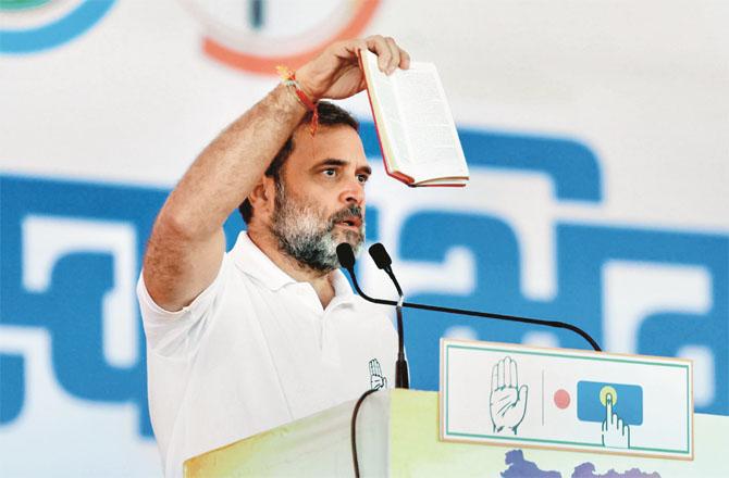 During the election rally, Rahul Gandhi opened the copy of the constitution and dispelled the Prime Minister`s claim. Photo: INN