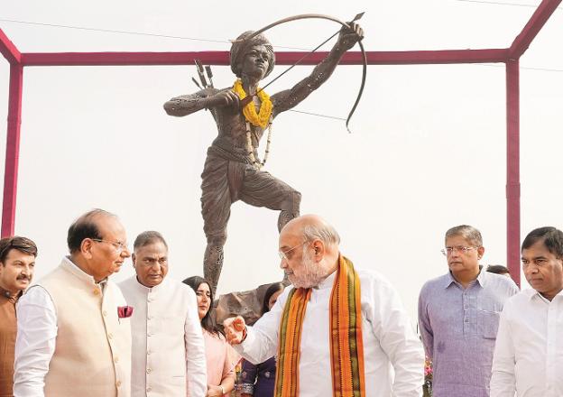 Amit Shah after inaugurating the Bursa Munda statue. Photo: INN