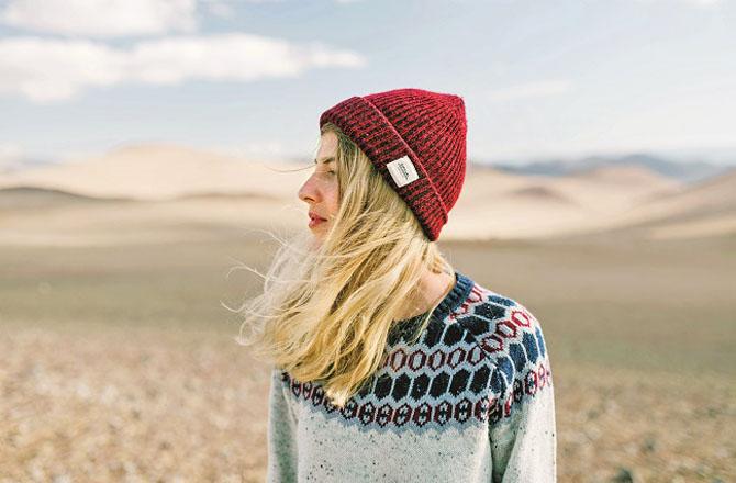 Do not wash your hair with very hot water during this season as hot water can dry out your hair. Photo: INN
