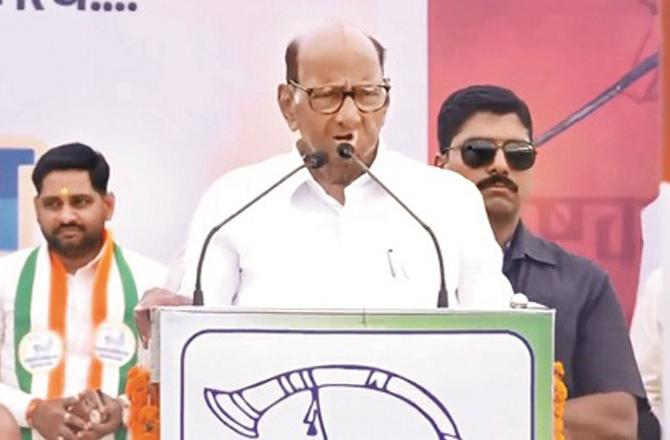 NCP founder Sharad Pawar speaking in Jalgaon. Photo: INN.