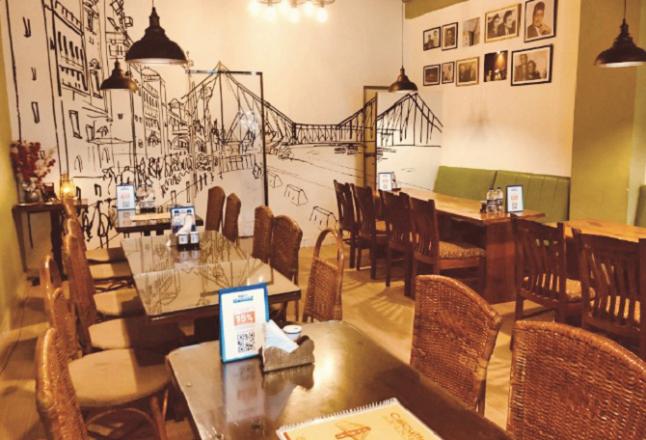 Hawrah Bridge is a special feature of this restaurant. Photo: INN