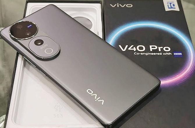 Out of the box Vivo V40 Pro. Photo: INN.