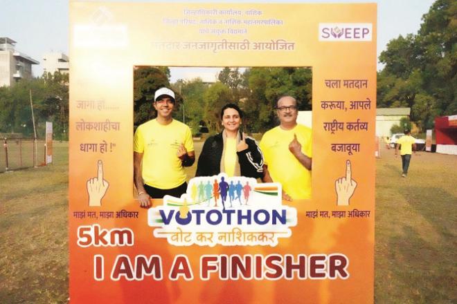 Voters taking pictures next to a selfie box set up for polling booths. Photo: INN