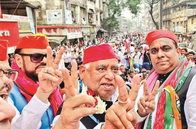 Raees Sheikh, O Dhesh Par Saad and Abu Asim Azmi at a Samajwadi Party rally