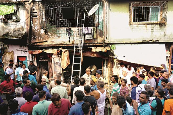 Police and local people can be seen at the accident site. Photo: Inquilab, Aditi Haralkar