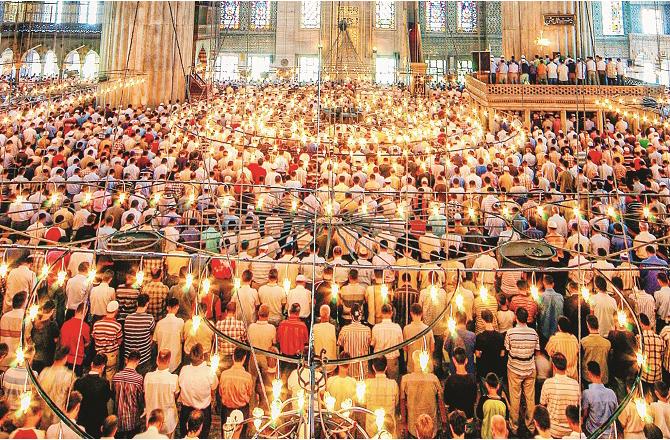Since ancient times, it has been arranged that all the people of the town should offer Friday prayers at the same place. Photo: INN.