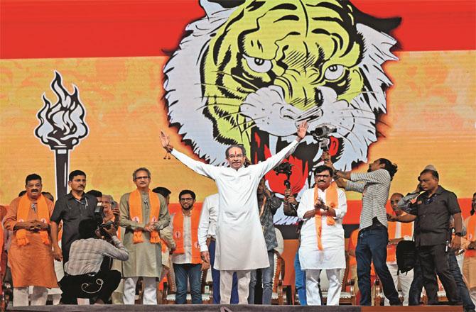 Uddhav Thackeray, Sanjay Raut, Aditya Thackeray and other party leaders during a rally at Shivaji Park. Photo: Inquilab, Satij Shinde