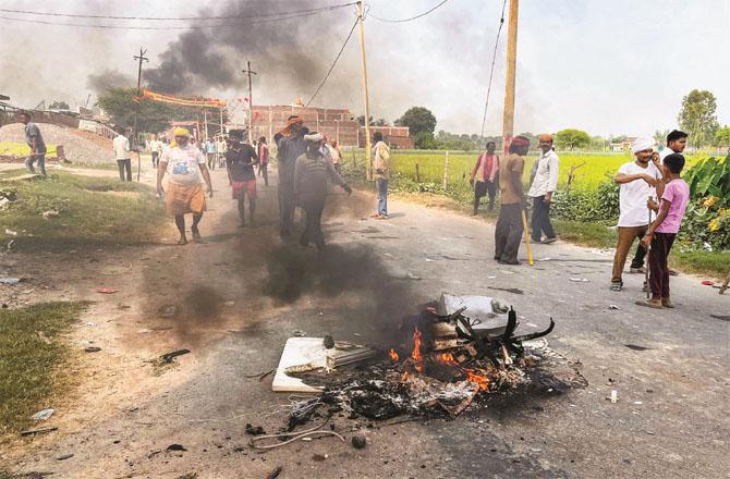 In Mehrajganj, miscreants burnt tires to block roads. (PTI)