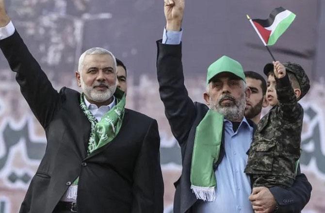 Hamas leader Yahya Sanwar with Ismail Haniyeh. Photo: INN