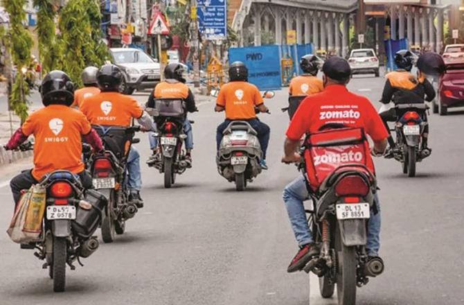 Employees of Zomato and Swiggy. Photo: INN.