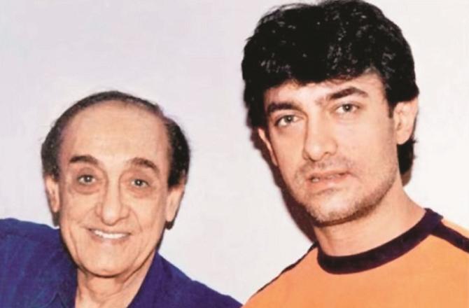 Aamir Khan with his father Tahir Hussain. Photo: INN.