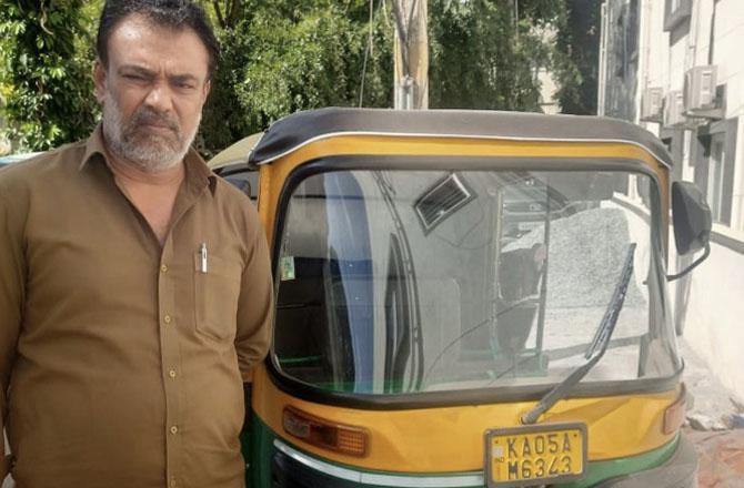 R Muthuraj, an auto rickshaw driver from Bengaluru۔ Photo: X