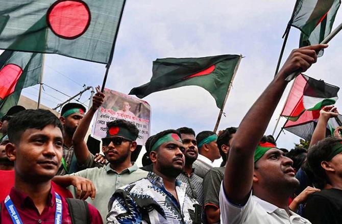 Bangladeshi people protesting. Photo: INN.