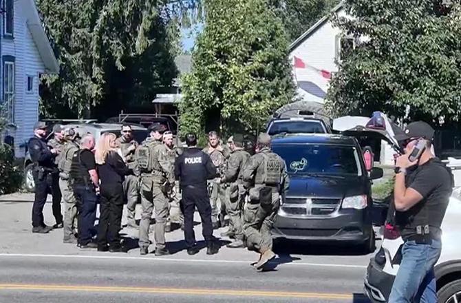 Canadian police personnel can be seen diligently. Photo: INN.