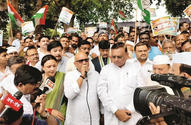 Congress leaders and workers protesting in Lucknow, the capital of Uttar Pradesh. Photo: INN.