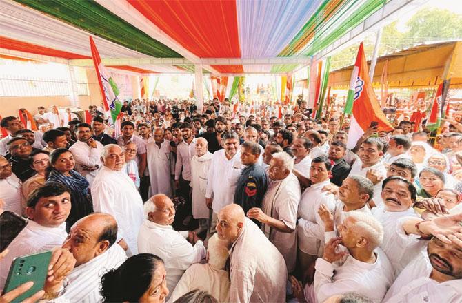 Bhupinder Singh Hooda meeting people after addressing a public meeting in Rewari. Photo: INN