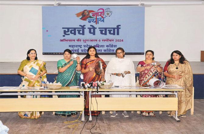 Varshagaikwad, Al Kalamba and other officials of Mahila Congress can be seen playing thali in the press conference.