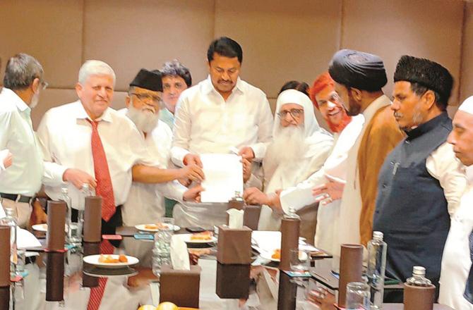 The delegation also presented a memorandum to Nana Patole. Photo: Inquilab