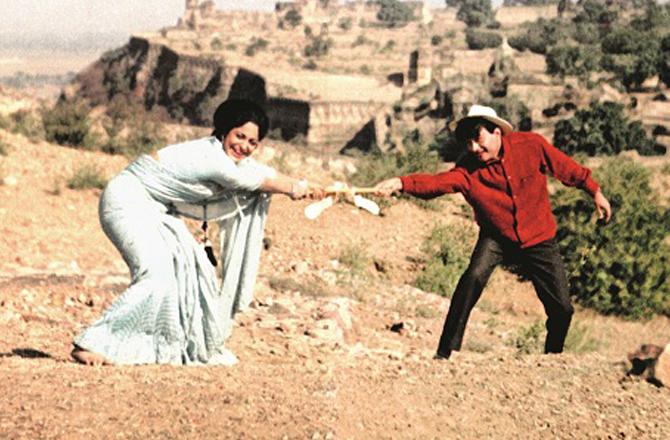 Dev Anand and Waheeda Rehman in a scene from the movie `Guide`. Photo: INN.