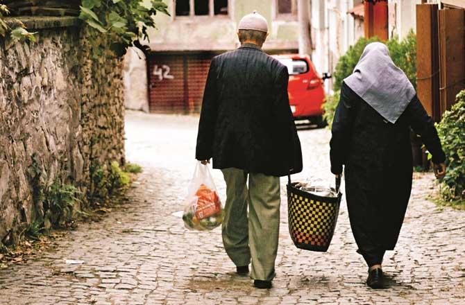 Elderly Parents. Photo: INN.