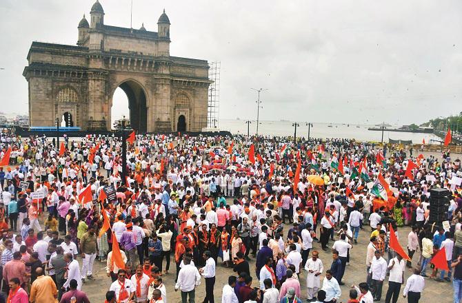 A crowd of party workers gathered at the Gateway of India after the opposition march. Photo: INN.