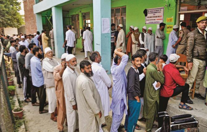 Elections are being held in three phases in a small state of Jammu and Kashmir. Photo: INN