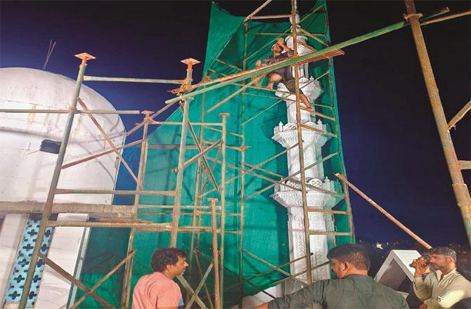 The extended part of the mosque is being demolished. Photo: INN