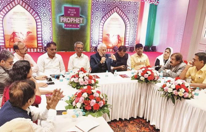 In the picture, from right, Nizamuddin Raeen, Imtiaz Khalil, Yusuf Abrahani, Shahid Latif, Aamir Idrisi, Farid Khan and Sarfraz Arzoo are seen. Photo: INN