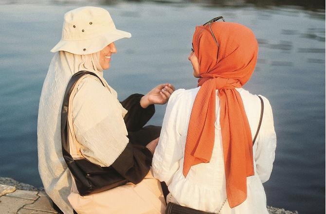 Mother-in-law relationship is very special. Both can manage this relationship with mutual understanding. Photo: INN.