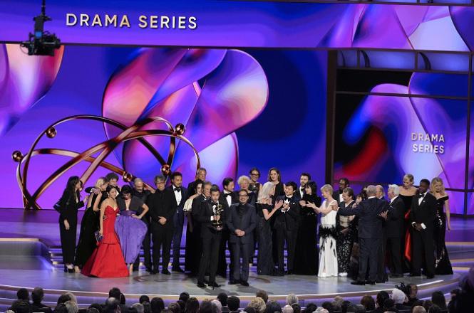 Justin Marks, left center, and Hiroyuki Sanada, center right, and the team from "Shogun" accepts the award for outstanding drama series during the 76th Primetime Emmy Awards. Photo: Agency
